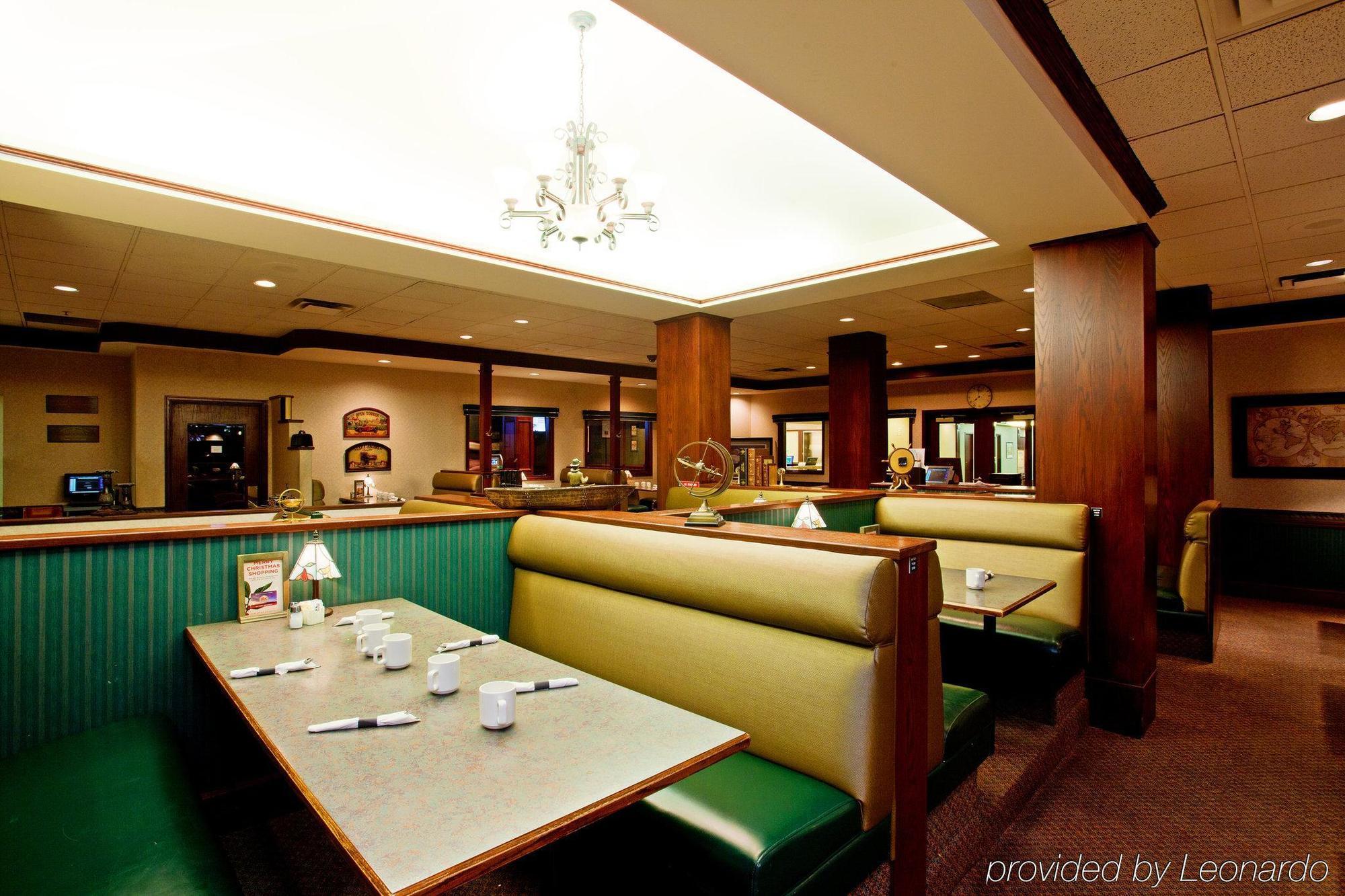 Holiday Inn Conference Centre Edmonton South By Ihg Restoran fotoğraf