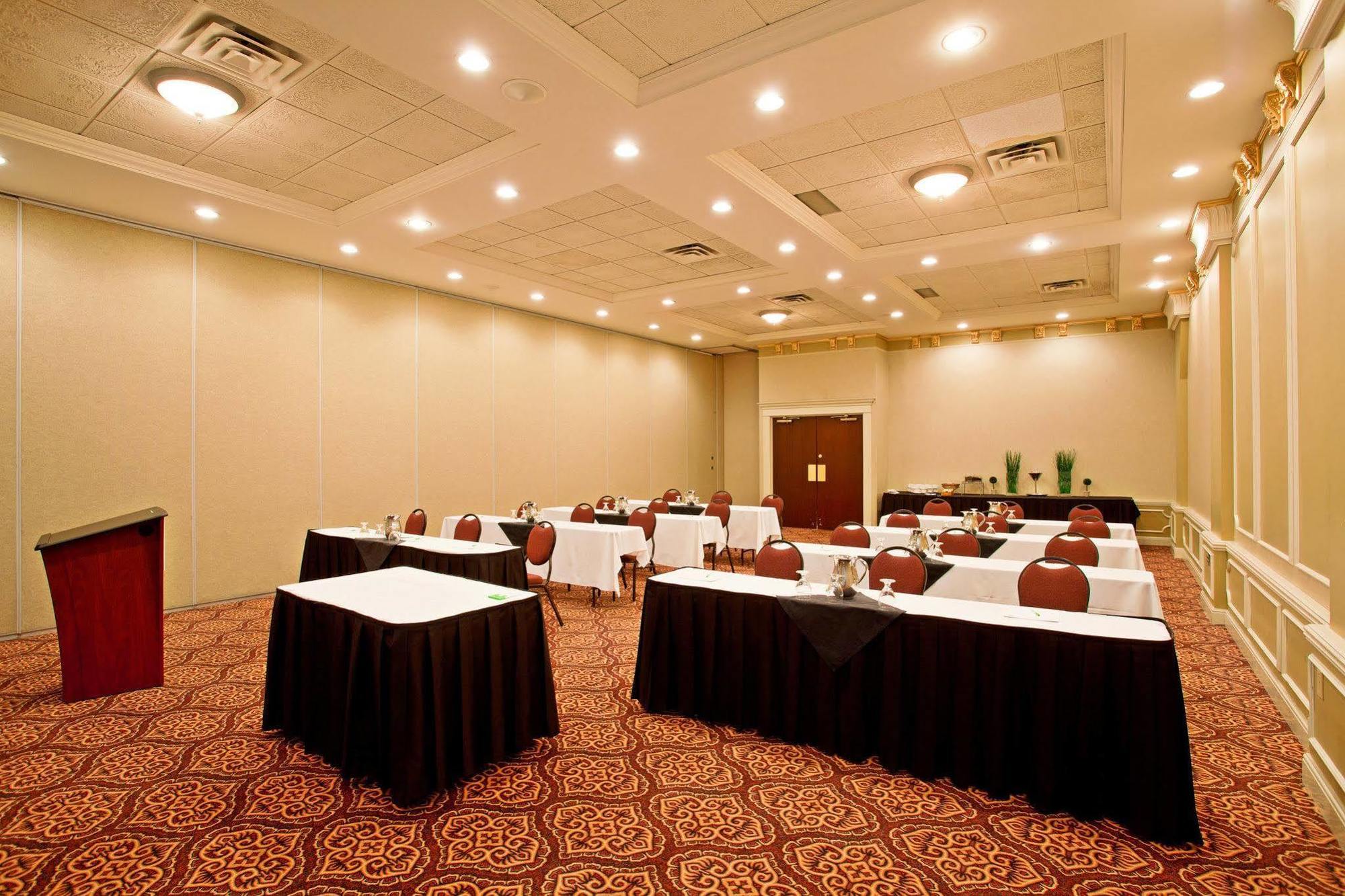Holiday Inn Conference Centre Edmonton South By Ihg Dış mekan fotoğraf