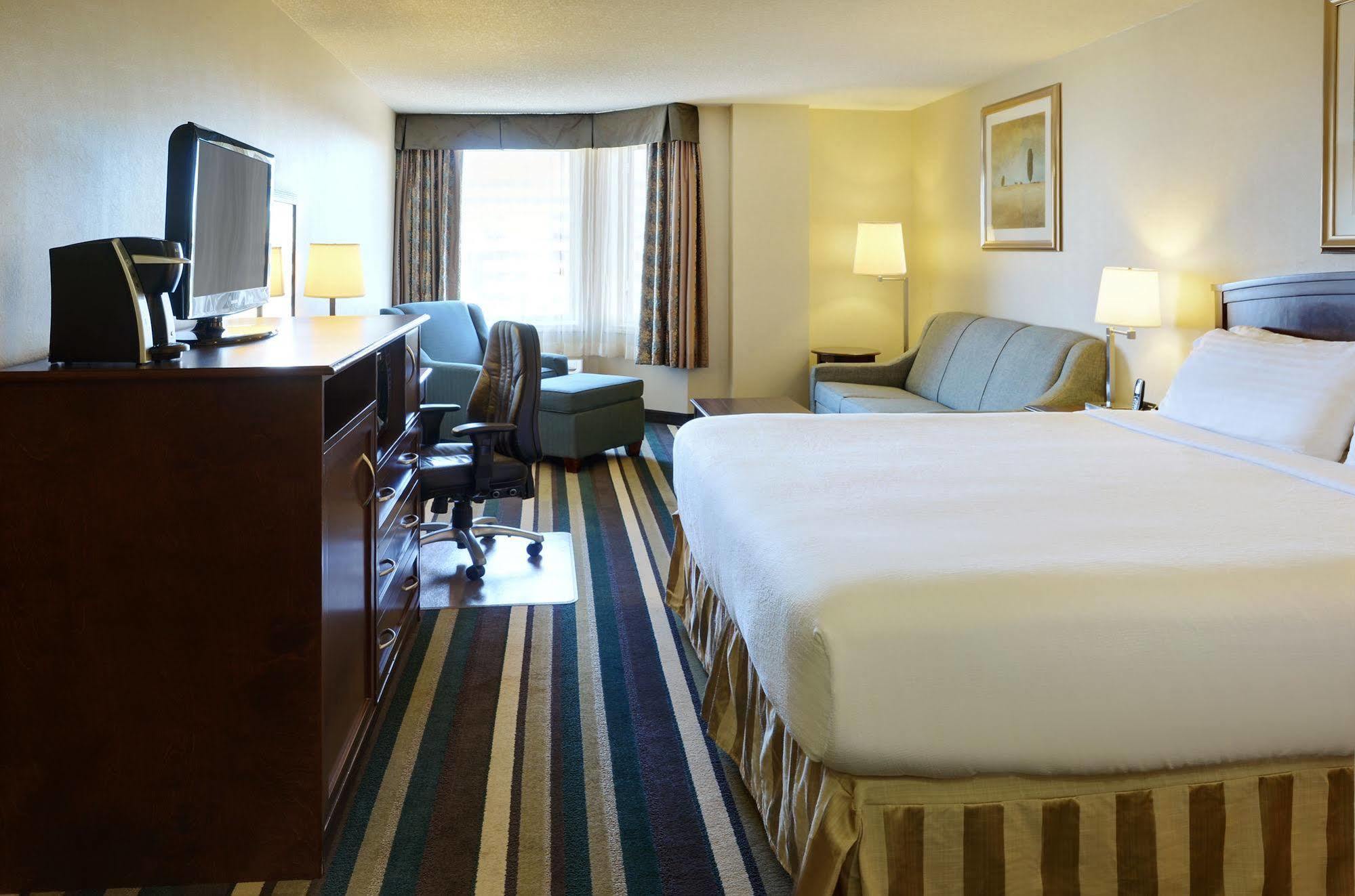 Holiday Inn Conference Centre Edmonton South By Ihg Dış mekan fotoğraf
